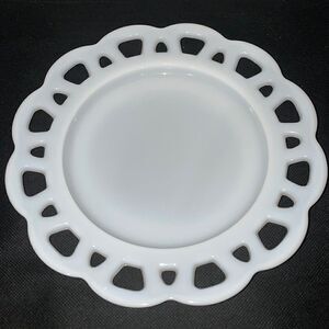 Beautiful vintage milk glass small dish